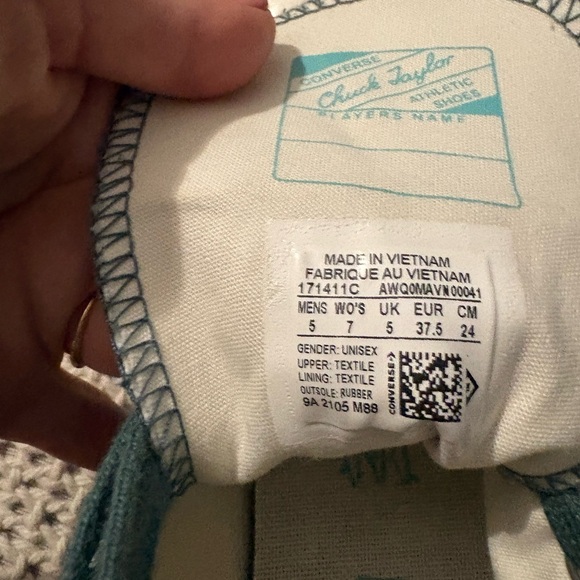 Green limited edition converse sneakers - Picture 2 of 6